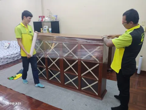 ย้ายตู้ไม้เก่าโบราณ ของรักของหวง