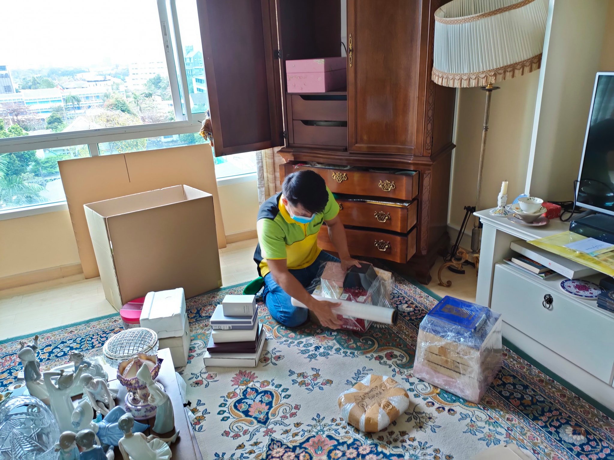 เก็บย้ายเครื่องแก้วของสะสม จากคอนโดไปบ้าน